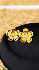 Brinco Splendya Flor Chata com Banho em Ouro 18K